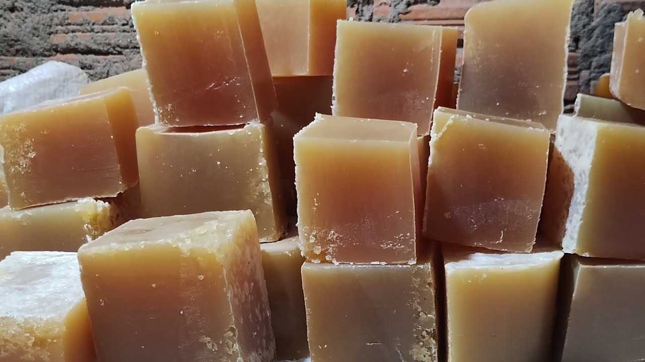 Sabão ipê com cebo  álcool e óleo usado um espetáculo de bom.