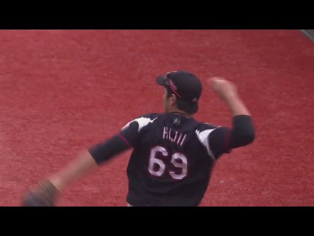 【5回裏】マリーンズ・肘井 最後は懸命に腕を伸ばしてナイスキャッチ!! 2017/10/10 E-M