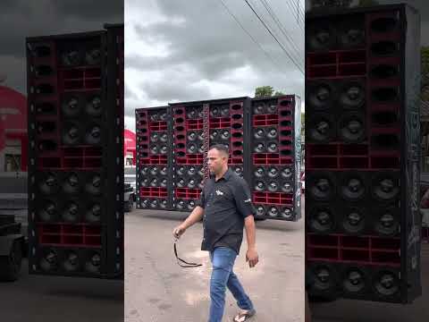 Caminhão viúva negra tocando forte