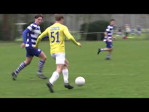 FC Lisse 2 - Oliveo 3 voetbal wedstrijd in Lisse