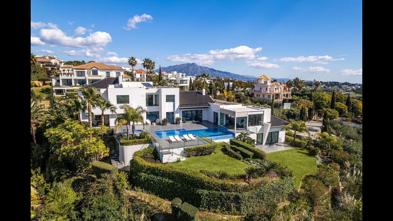 Remarkable villa with sweeping mountain and sea views for sale in Los Flamingos Golf, Benahavis