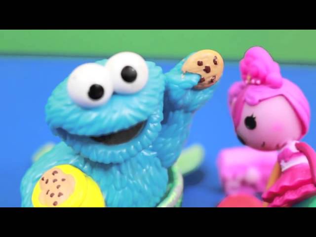 Lalaloopsy Meets Cookie Monster Go Swimming See Tropical Fish AllToyCollector