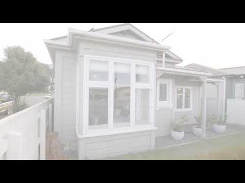 90 Onepu Road, Lyall Bay - Wellington (Emma Young & Craig Lowe)