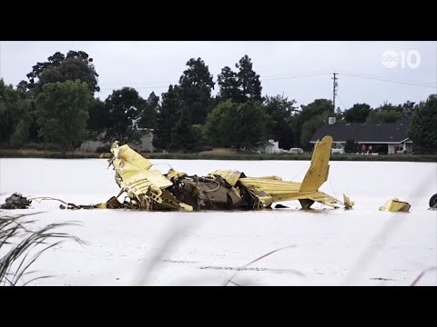 Two small crop-dusting planes collided in midair and crashed into a Northern California rice field Wednesday, killing both pilots, according to the Sutter County Sheriff's Office. (May 16)