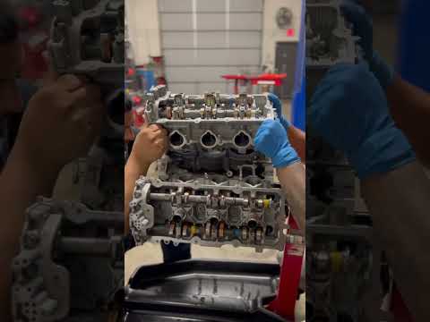VQ35DE engine build. Heads are on 💪🏽.
