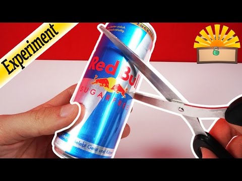 RED BULL ZERSCHNEIDEN - Ist der DOSENHINHALT BLAU ? Kinder Experiment Deutsch