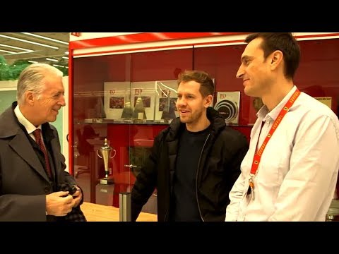 F1 2018 | Ferrari SF71H Launch - Stickering