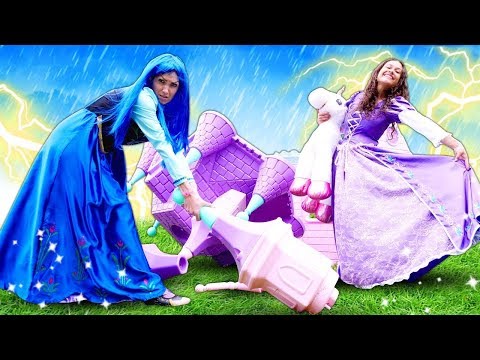 Prenses oyun videoları. Yağmur altında kalan şımarık prensesler kale kuruyorlar. Kız oyunları