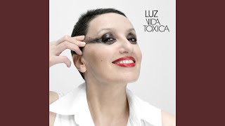 Kadr z teledysku Sé feliz tekst piosenki Luz Casal