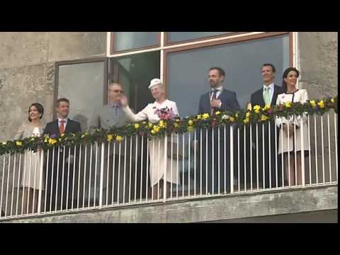 I anledningen af sin 75 års fødselsdag kørte Dronningen i karet igennem Aarhus - DR Nyheder