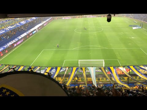 "FIESTA DE LA HINCHADA BAJO LA LLUVIA - Boca Newell's Suspendido" Barra: La 12 • Club: Boca Juniors