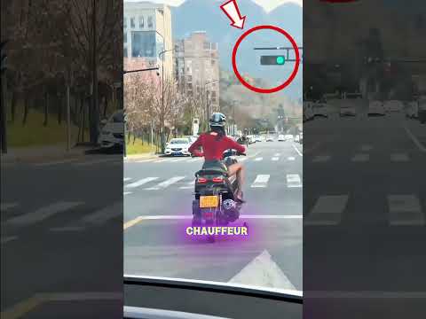 Cette fille s'est paniquée en pleine circulation.