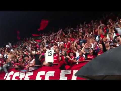 "La Doce alentando a la LDA antes del Clásico 2013-04-13" Barra: La 12 &bull; Club: Alajuelense