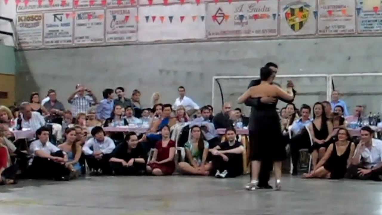 PAOLA SANZ y FACUNDO DE LA CRUZ - LA MILONGA DEL MORAN - CHARAMUSCA 4/4