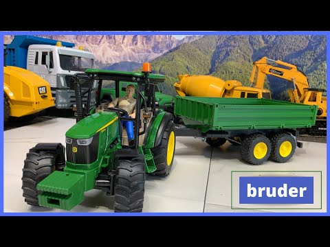 BRUDER traktorius John Deere 5115M, 02106 video