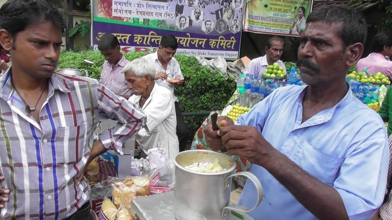 Kolkata Masala Muri on Street | Indian Street Food | Huge Selling Common Food India