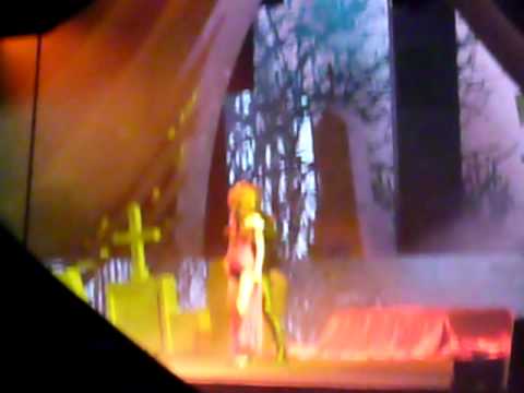 [111129 MAMA 2011 SG ] Hyunseung ( B2ST) & Hyunah - Trouble Maker