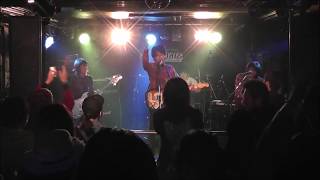 hand in hand /// THE FLYING POSTMAN