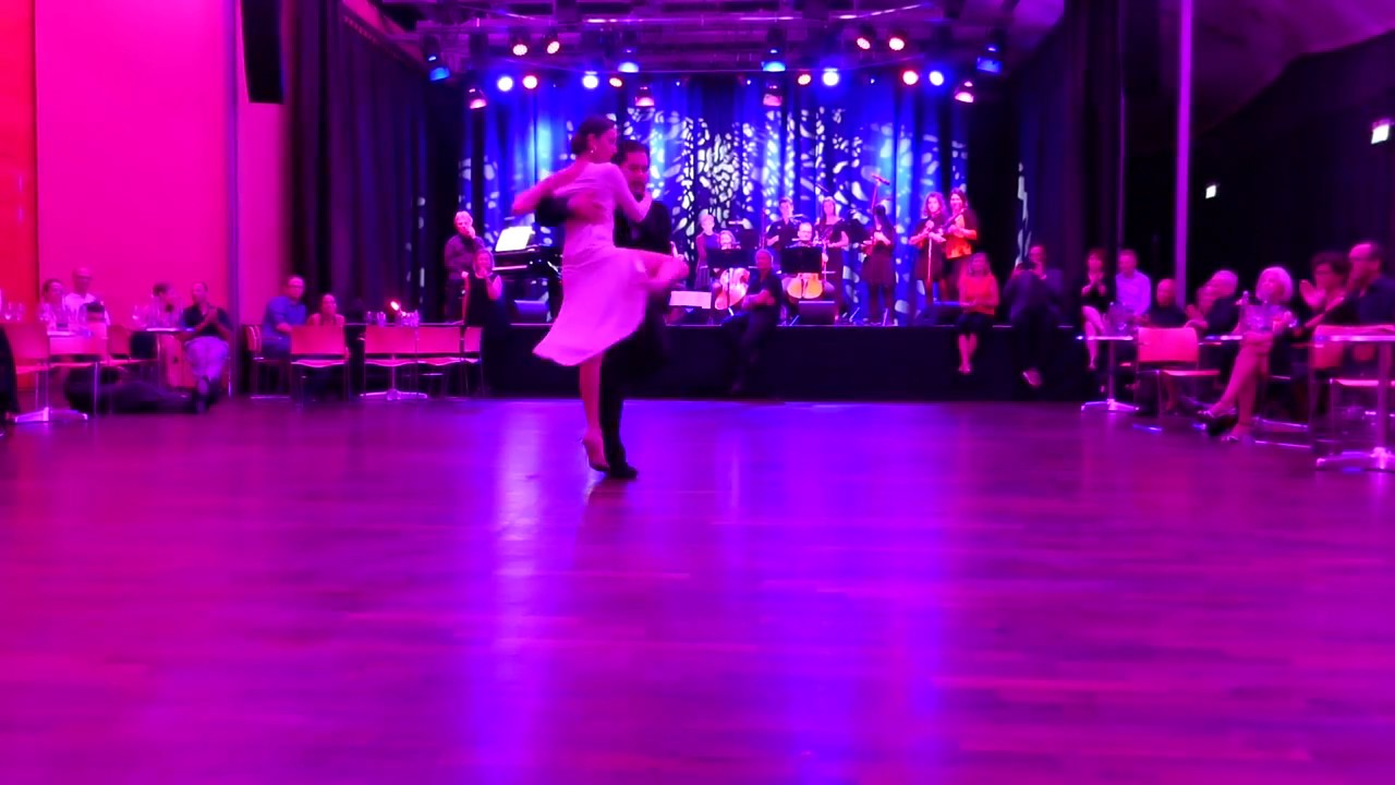 Leonel Mendieta & Natalia Hassan bailan Gallo Ciego en PUC- Munich 13.10.2018