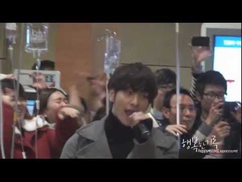 [FULL FANCAM] 111227 Samsung Medical Center - Hands Up (Chansung focused)