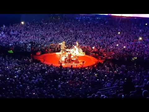 U2 Elevation/Vertigo with Hold me thrill me kiss me kill me intro... 3arena Dublin Ireland