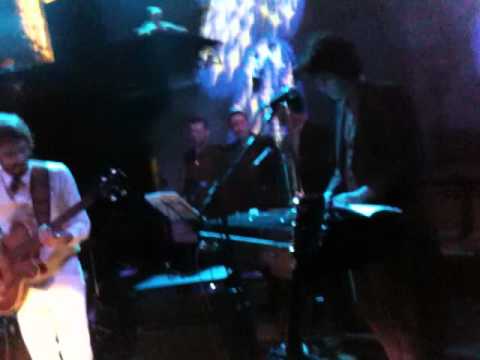 GIOVANNI CARUSO E O ESCAMBAU - Que atire uma pedra