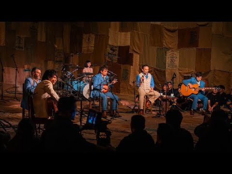 Videoclip de Llueve Sobre la Ciudad (MTV Unplugged) — Los Bunkers