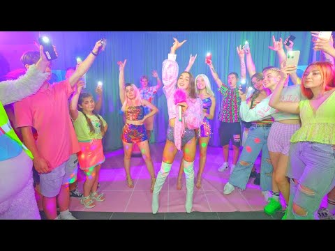 დიანას პირველი კონცერტი სოფლის აგარაკზე! თინეიჯერები აღფრთოვანებულები არიან