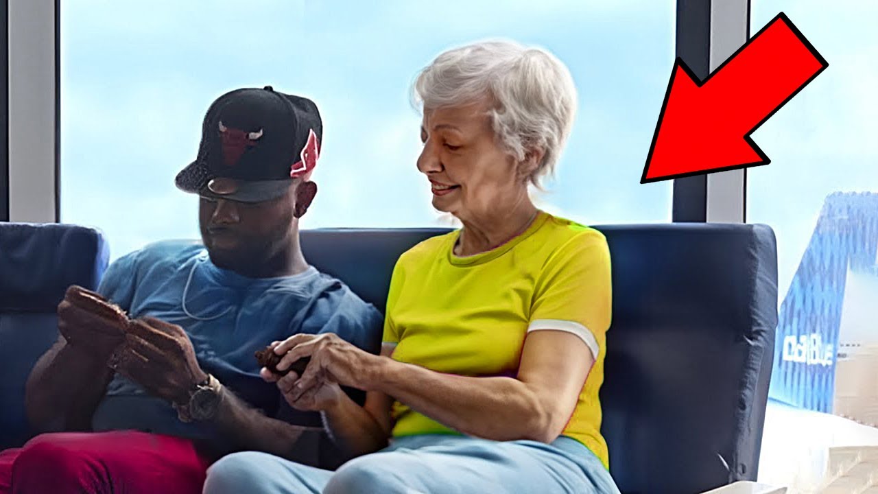Un Homme Noir Riche Aide une Vieille Dame à l’Aéroport. Mais Il Ignore Qui Elle Est Vraiment