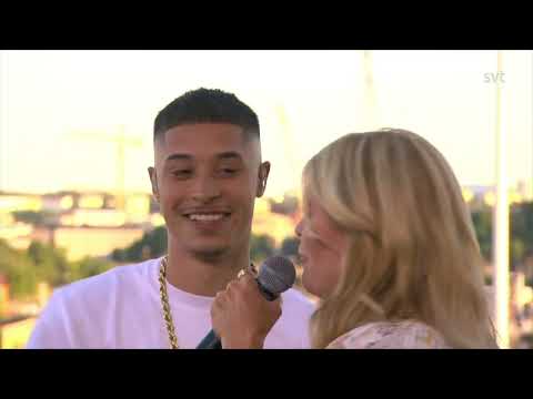 Allsång - Bra vibrationer, med Adam och Pernilla Wahlgren. Allsång på skansen 2024.