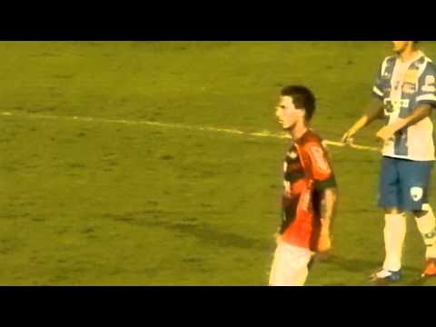 Gustavo zagueiro Portuguesa em lance do jogo contra o Catanduvense