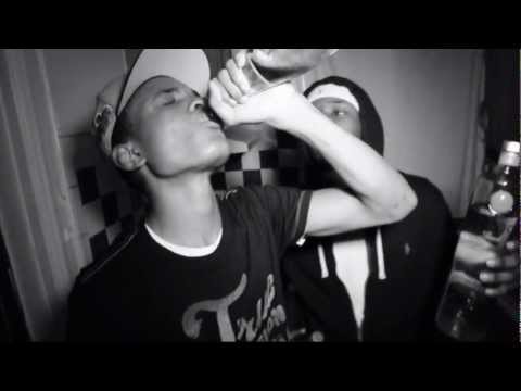 BEE STAXX - TRENDING TOPIC