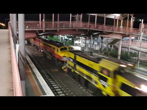 Australian Trains - SSR 5 loco Grain Train at Sunbury
