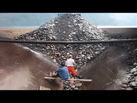 Barge unloading 3500 tons of pebbles | Relaxing video