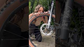 Love the smell of fresh rubber 👃🛞 #mtb #mtbgirl #bike #polygonsiskiut8 #schwalbe #freshrubber