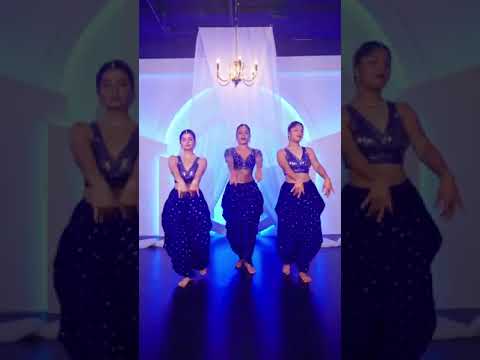 Who's Your Chammak Challo This Valentine's Day? ❤️ Street Meets Classical | Swetha Warrier #dance