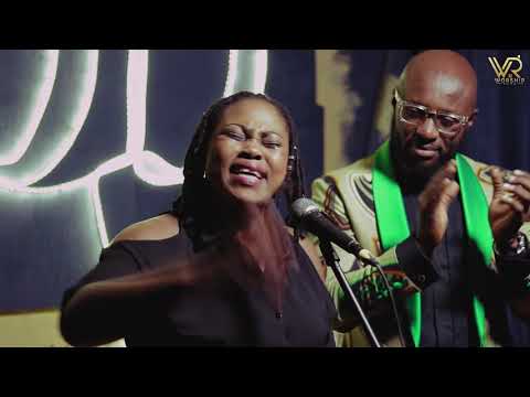 Joyce Blessing Breaks Down In Tears As She Worships On (Worship Room)