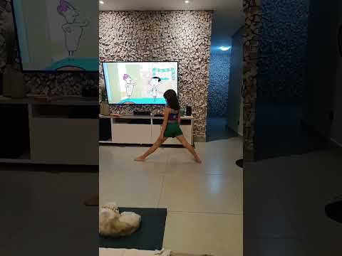 Fazendo espacate #crianças #ballet #ginasticaritmica #espacate #menina