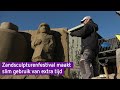 Kunstenaars werken stug door aan zandsculpturen