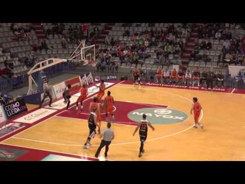 Mate de Khyle Marshall sobre Jordan Swing