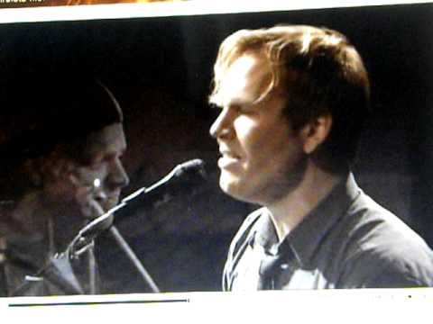 Osmo Ikonen feat. Signmark - Seurakunta koolla on