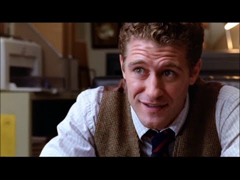 glee - 1x01 shue finds finn singing