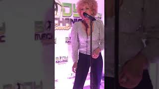 Jenny Burton performing “Bad Habit”