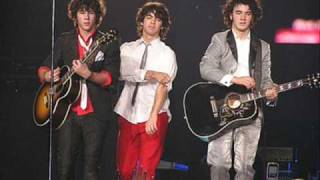 Jonas Brothers - Pushing Me Away w/lyrics