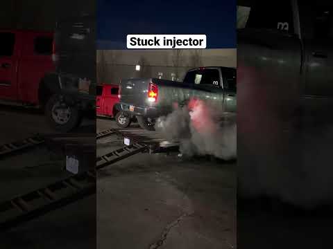 Stuck injector on my 06 Cummins #diesel #dodge #truck #carparts #youtubeshorts #caraccessories