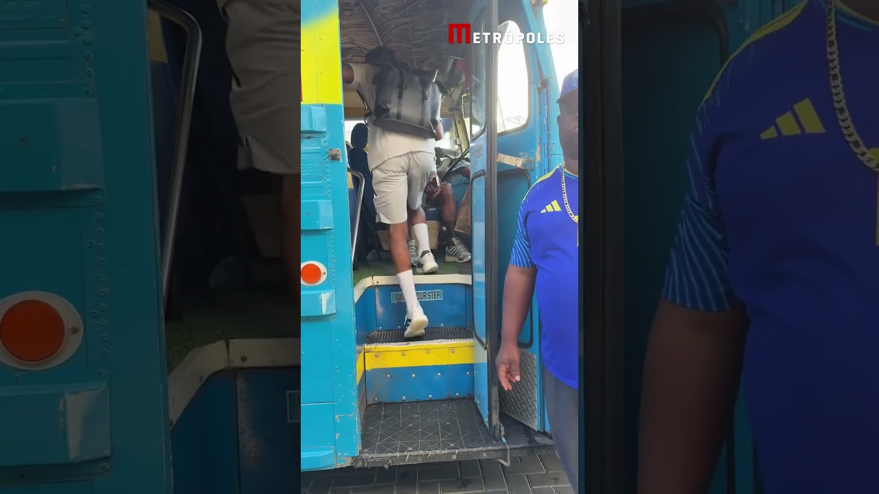 Seleção de Curaçao viraliza nas redes por andar de ônibus escolar