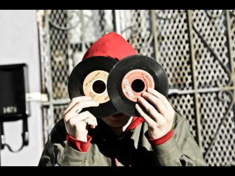 Roach Gigz ft. Clyde Carson - Loco (prod. C-Loz) (Bugged Out) [Thizzler.com]