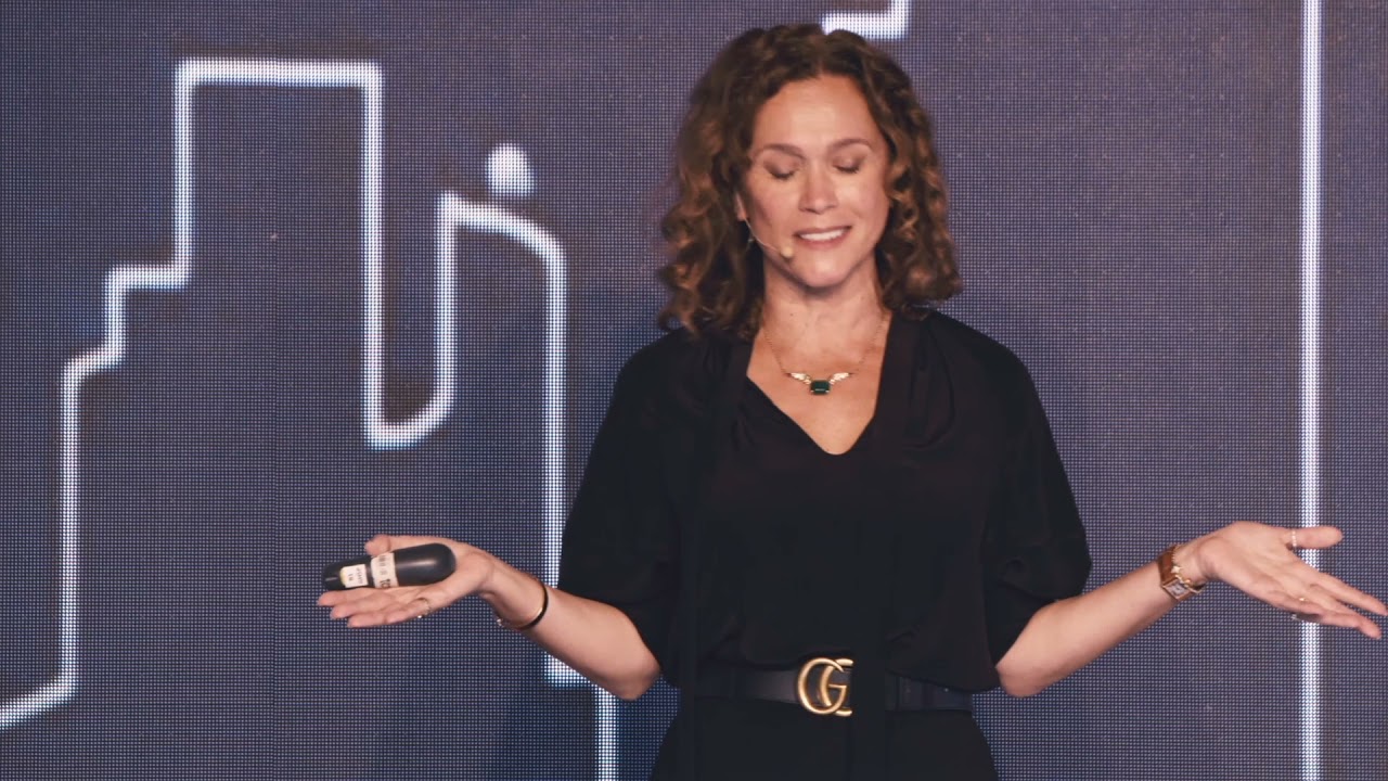 Viva, Coroa! Meia idade, vida inteira | Adri Coelho Silva | TEDxSaoPaulo