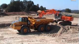 preview picture of video 'Hitachi Zaxis 460 LCH & **BRAND NEW** Bell B40D, A 73, Suhl, Germany, 02.09.2004.'