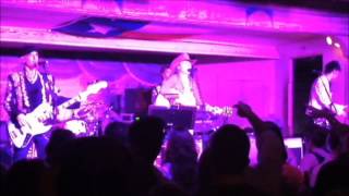 Dwight Yokum, A Thousand Miles from Nowhere, Live at Gruene Hall